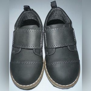 Dressing shoes for toddler